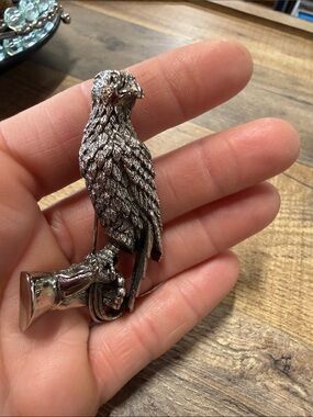 Tortolani falcon brooch
